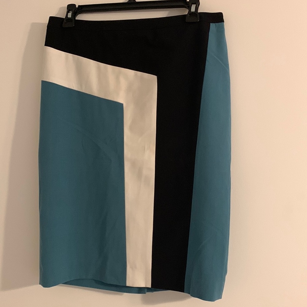 Nine West lined skirt with zip up back with slotted bottom